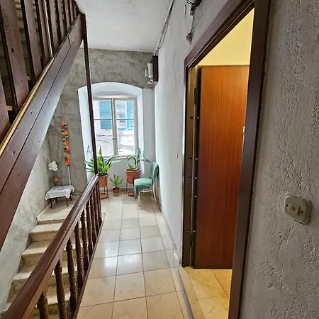 Center D16 In The Ancient Palace *