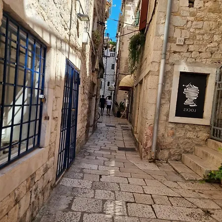 Center D16 In The Ancient Palace *